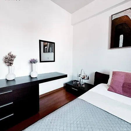 Ikarus Apartment
